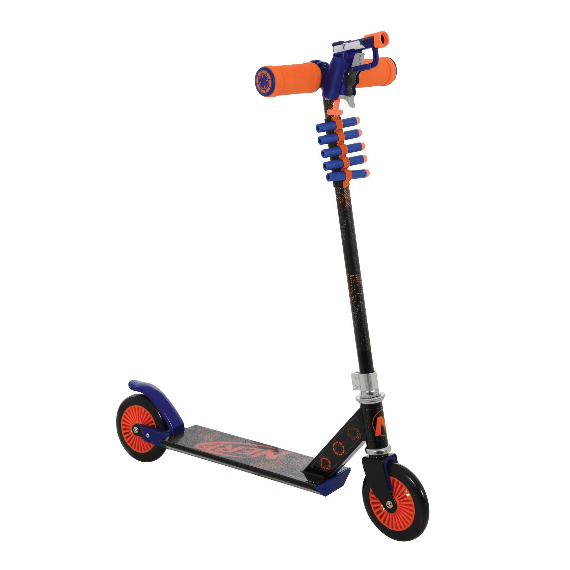 IN-LINE SCOOTER WITH BLASTER Nerf