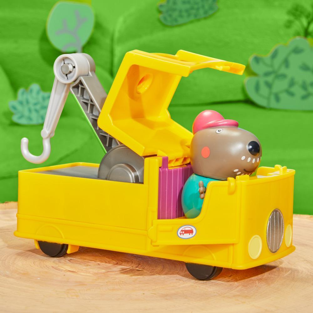Peppa Pig Toys Granddad Dog's Tow Truck Set with Figure, Preschool Toys for Ages 3+ product thumbnail 1