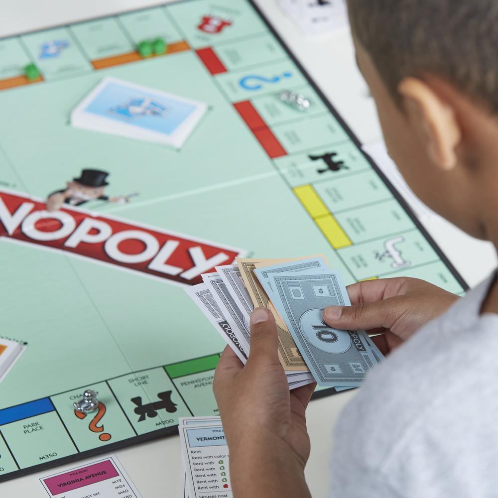 Monopoly, jeu de plateau classique pour la famille et les enfants, pour 2 à 6 joueurs, à partir de 8 ans product thumbnail 1