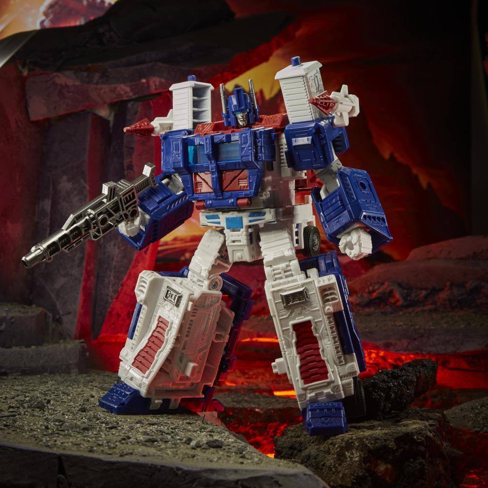 Transformers Generations War for Cybertron: Kingdom Leader WFC-K20 Ultra Magnus product thumbnail 1